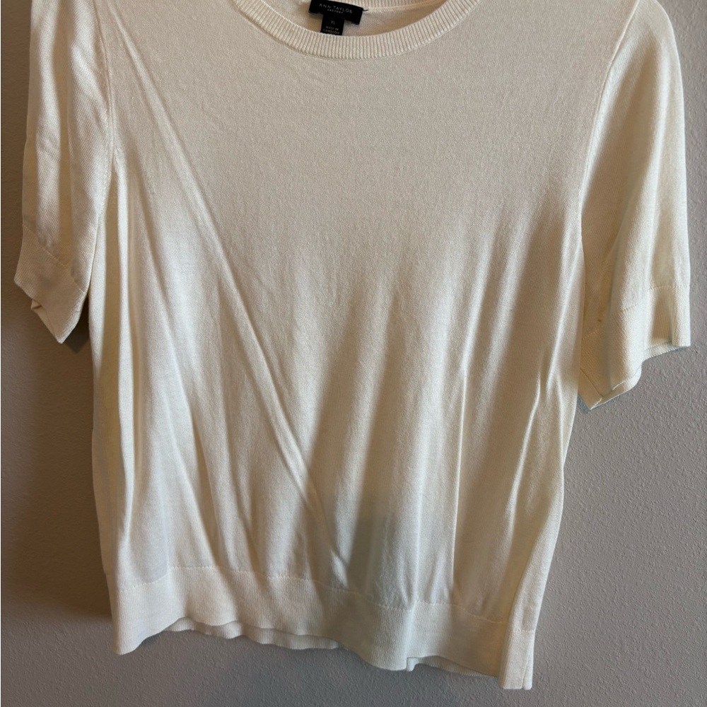 Ann Taylor Cream Fitted Short Sleeve T-Shirt
